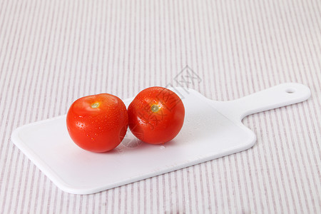 西红茄水平红色白色蔬菜食物菜板水果砧板烹饪背景图片