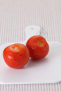 西红茄红色菜板白色砧板食物烹饪蔬菜水果背景图片