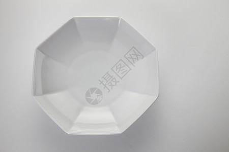 日本板块厨具水平桌子用具白色餐具厨房盘子背景图片