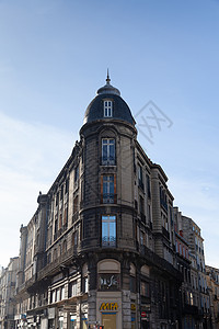 建筑在法国波尔多的街角和Victor Hugo街高清图片