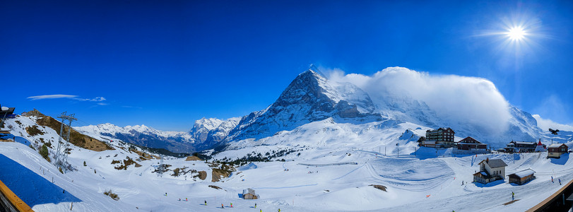 艾森缆车火车站沿铁路一带的全景高地少女顶峰火车高山旅游风景旅行车站土地背景