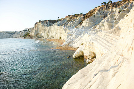 顶级天平白色海岸线蓝色岩石海滩海岸石头悬崖海景旅行高清图片