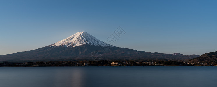 富士山或藤先生在川口子湖的天空清澈背景图片