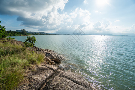 广阔的景色看得见多彩的大悬崖和大海地平线场景海洋支撑蓝色巨石墙纸海浪海岸旅游背景图片