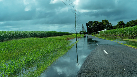 被雨淋湿淹没流失高清图片