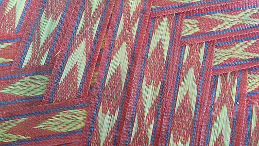 推网制作素材彩色塑料编织条纹的特写视图地毯图案工艺夏派柳条墙纸假寐文化寝具材料背景