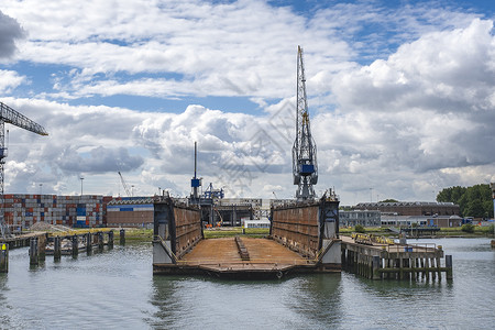 萨米恩托运河港口干船坞高清图片