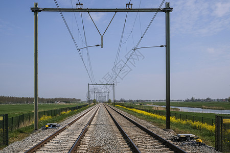 铁路通向距离的通道 荷兰 20042004年路线路口过境石头平行火车天空小路物流曲目背景图片