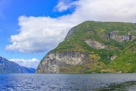 奥兰斯乔登挪威美丽的山地和峡湾景观 挪威的奥兰斯福德索格涅夫霍德海岸岩石蓝色天气风景远足全景山脉旅行海景背景