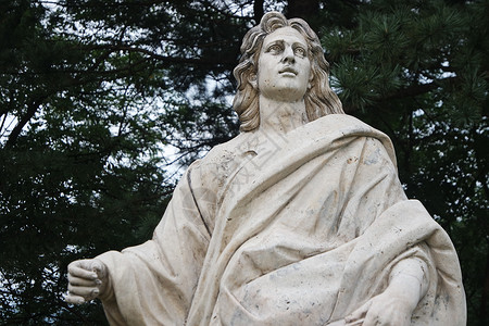 公共公园内人类的白色大理石雕像文化雕塑博物馆古董宗教思想家教育家杰作纪念碑科学家背景图片