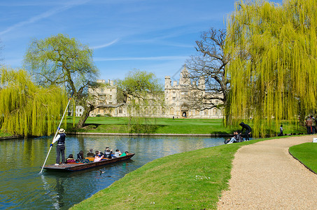 在阳光明媚的一天在卡姆河上漫游 联合王国剑桥高清图片