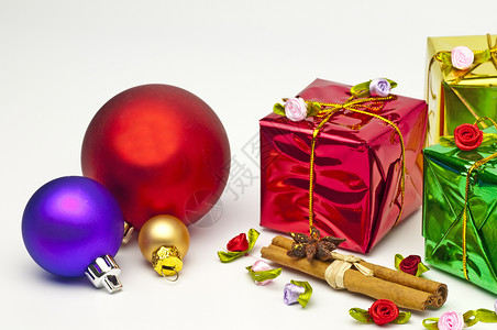圣诞节礼物派对快乐肉桂红色惊喜季节性绿色花朵背景图片