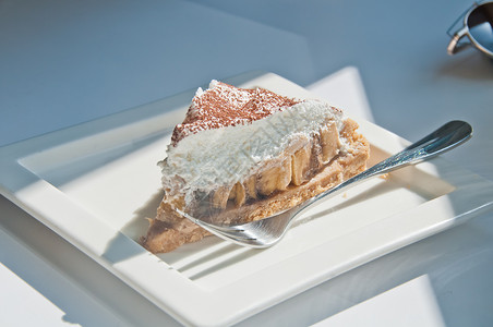 纽约芝士蛋糕 白方花环面的美味美食白色营养蛋糕甜点盘子小吃勺子食物背景