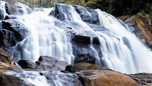 Deniyaya瀑瀑布长距离照射摄影背景图片