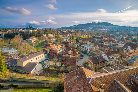 瑞士首府伯尔尼老城中心全景景观石头天空房子地标建筑历史性旅游背景图片
