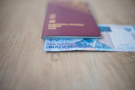 印度尼西亚银行 瑞典护照内五万卢比法案 载于瑞典护照背景