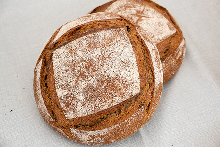 荞麦面包有机国家面包 以不同谷物的酸盐制成芝麻拼写壁球面粉小麦营养生活粮食乡村脆皮背景