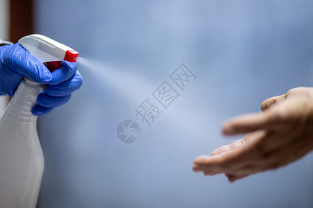 防烫手套用防吸尘溶液喷洒手液体消毒卫生肥皂产品手套预防喷雾器清洁工酒精背景