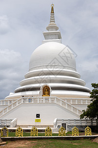 比哈尔邦15 4 2018 日本和平塔反对蓝色的日本和平塔白色寺庙艺术佛塔文化建筑学天空旅行大佛曲线宝塔建筑物背景