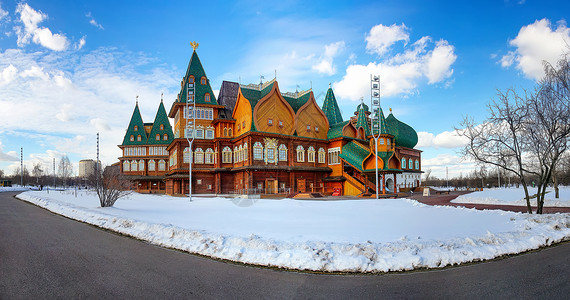 罗曼诺夫的Wooden宫殿 冬季风景与雪房子村庄历史性旅游蓝色旅行木头博物馆地标文化背景
