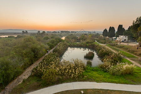 En Afek自然保护区湿地的日出历史公园池塘溪流小路天空沼泽反射水池运河背景