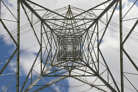 上头的电线打开高高的铁柱 成为国家电网的一部分背景图片