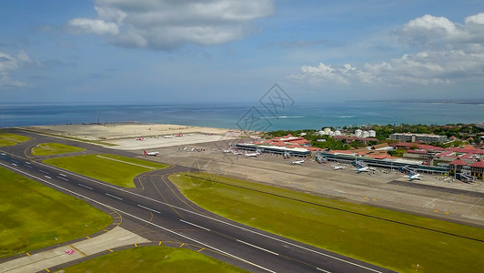 深航飞机飞机停在Ngurah Rai机场Apron 从空中查看国际机场VIT型飞机背景