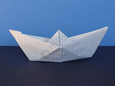 玩具纸纸船游戏方格平方蓝色背景图片