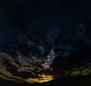 日落时星空 云中天空反射星星魔法海洋橙子地平线月光太阳射线季节背景图片