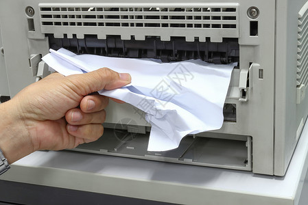空调加氟办公室打印机中拆纸厂 纸张加联器技术员除纸斯塔克倾倒服务电气替代品电脑打印技术维修复印机男人背景