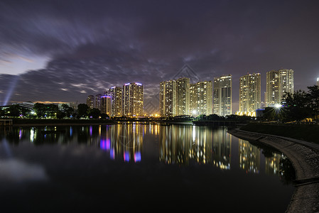 卖家在河内市在越南河内市日落时 河内天际城市景象在清川公园反射城市蓝色景观天空地标全景交通摩天大楼公园背景