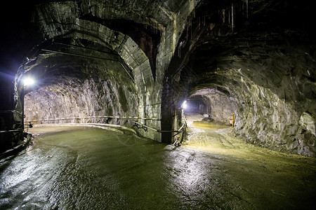 科雷马水电站 在水力发电站的大板下面的岩石中开凿的地下通道海浪发电机工程水库电气涡轮石头蓝石溪流活力背景