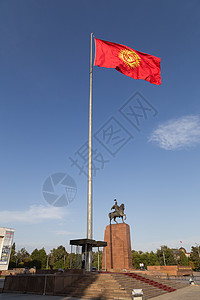 阿拉套广场吉尔吉斯斯坦比什凯克Ala-Too广场的旗杆背景