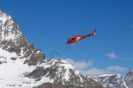 直升机滑雪瑞士山区直升机背景