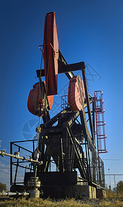 门多萨省在阿根廷门多萨沙漠的石油开采油泵全球活力工业钻孔燃料化石沙漠原油机械油井背景