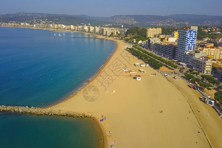 5边形西班牙的地中海海岸 西班牙的海边法院奢华岩石建筑学景观假期城市网球场爬坡风景水晶背景