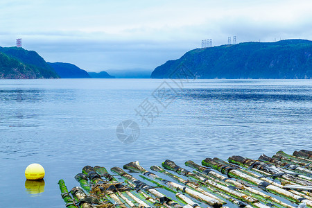 魁北克的荒野日志海岸旅行支撑旅游峡湾码头地标风景高清图片