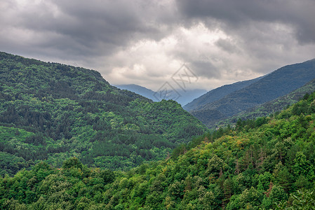 保加利亚罗多波山脉森林旅游木头建筑悬崖假期爬坡复兴历史旅行背景图片