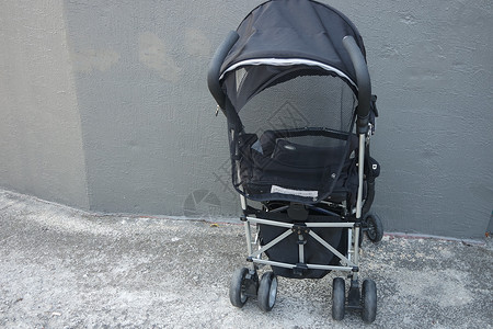 黑颜色婴儿婴儿车 头盖头车轮运输大车图片推动者安全越野车建筑学椅子幼儿园背景图片