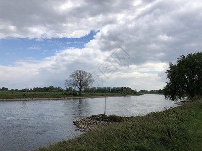 威尔普周围的IJssel河风景风车农田背景图片