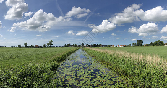 Rien周围的全景景观绿色运河小路村庄风景高清图片