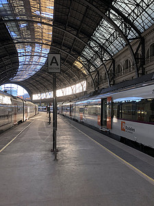 巴塞罗那Frana火车站建筑轨道运输建筑学社论火车火车站背景图片