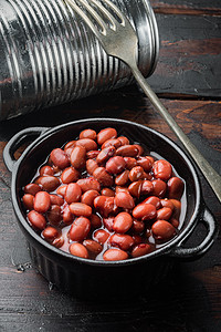红豆 罐装食物 旧黑木桌底棕色红色蔬菜扁豆深色背景豆类桌子木质背景图片