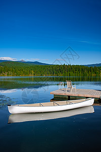 秋天早晨的荷兰湖 加拿大不列颠哥伦比亚省克利尔沃特海浪旅行芦苇国家镜像清水镜子旅游反射丘陵背景
