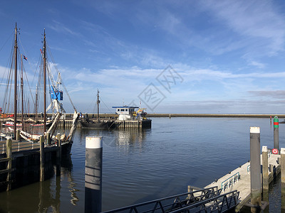 哈林根港口口反射帆船码头渡船高清图片