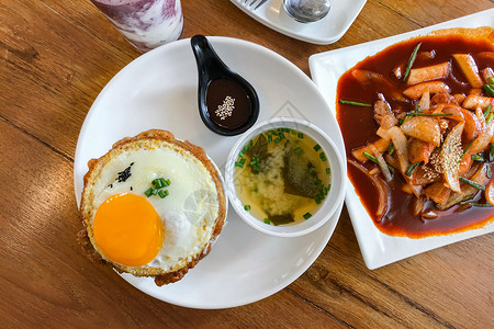 金子炒饭 炸鸡蛋和猪肉 韩国菜的风格辣椒烹饪盘子餐厅胡椒美食蔬菜食物午餐背景