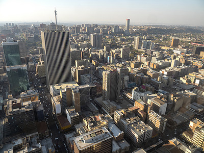 南非约翰内斯堡市中心上空的高角角度浏览量百分比市中心建筑物城市天线背景