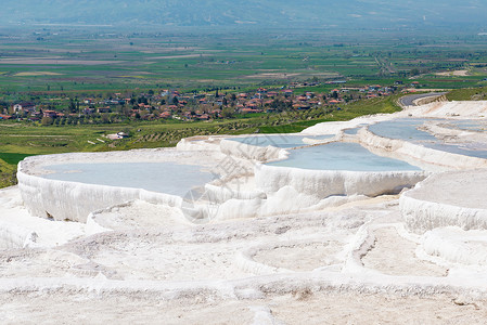 土耳其 Pamukkale 的天然石灰华池和梯田 Pamukkale 在土耳其土耳其语中意为棉花城堡地质学阳台水池石灰石火鸡石灰背景