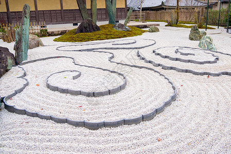盆景园日本禅宗花园禅宗花园冥想石在日本京都的线沙中放松平衡与和谐灵性或健康背景