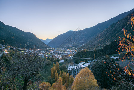 秋季安道尔恩坎普市风景扎营房子旅行街道旅游地标蓝色爬坡景观海洋背景图片